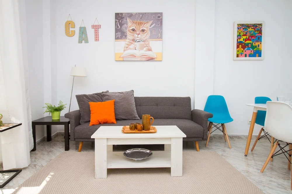Spacious and Bright Apartment by La Recepción