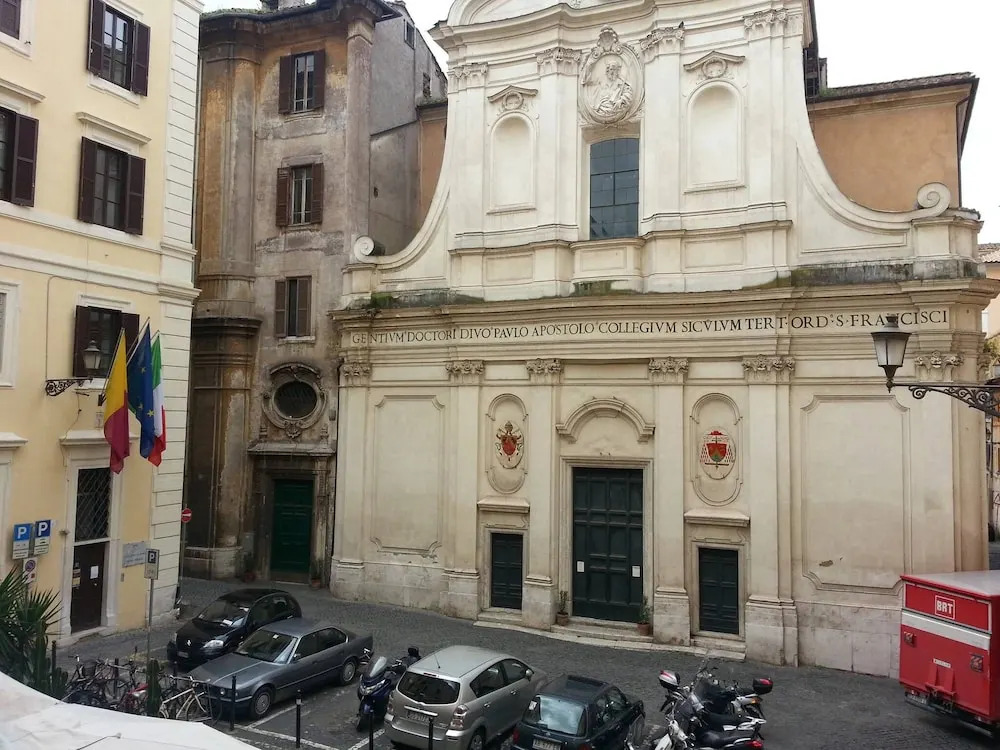 Campo Dei Fiori Stunning And Quiet