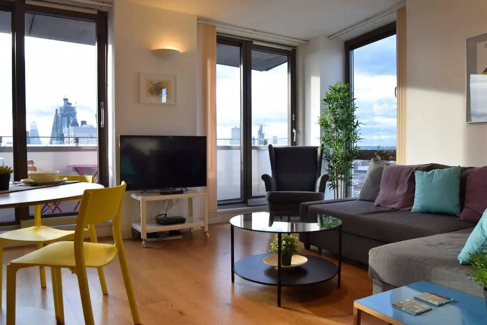 City Views 1 Bedroom Apartment in Shadwell