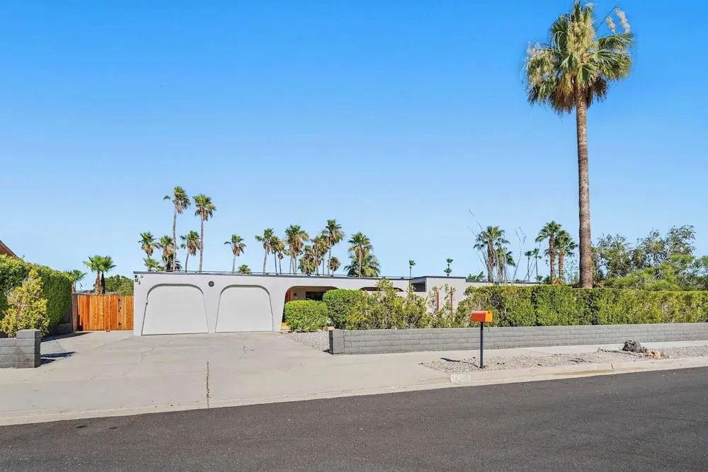 Aurora Oasis Stylish 4 BDR