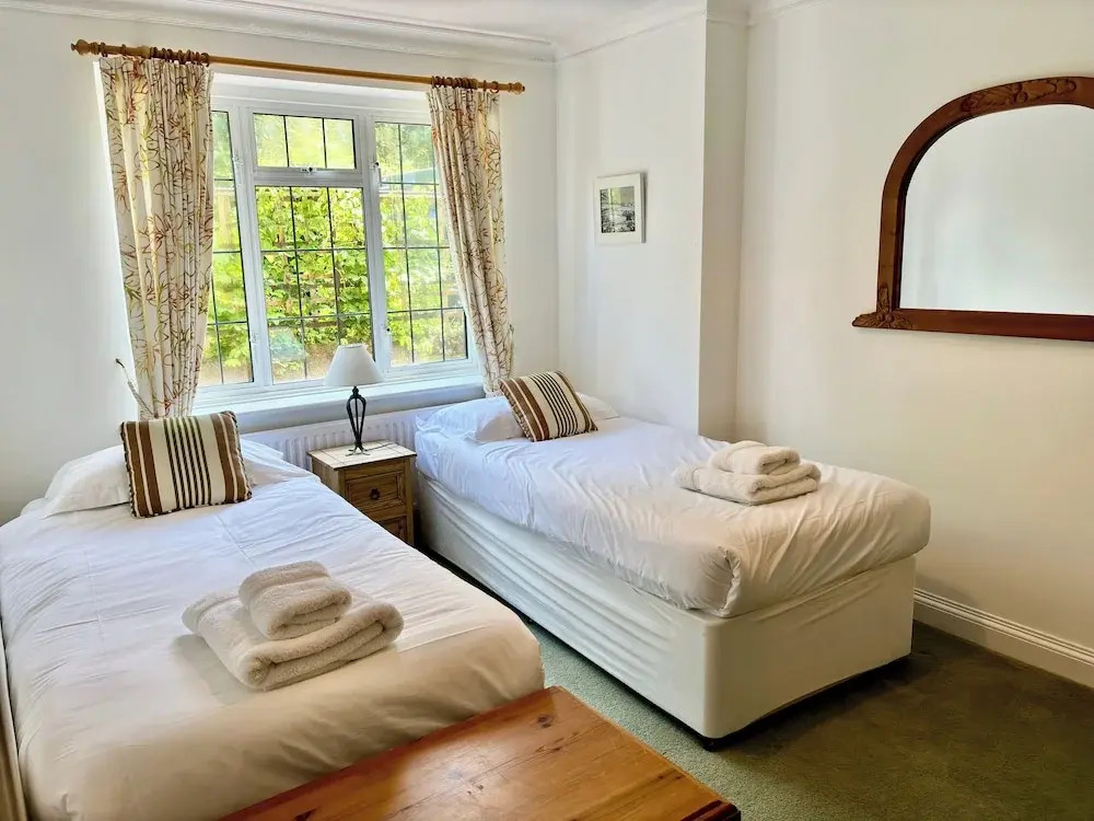 Thatched Cottage - Sleeps 6 With Countryside Views