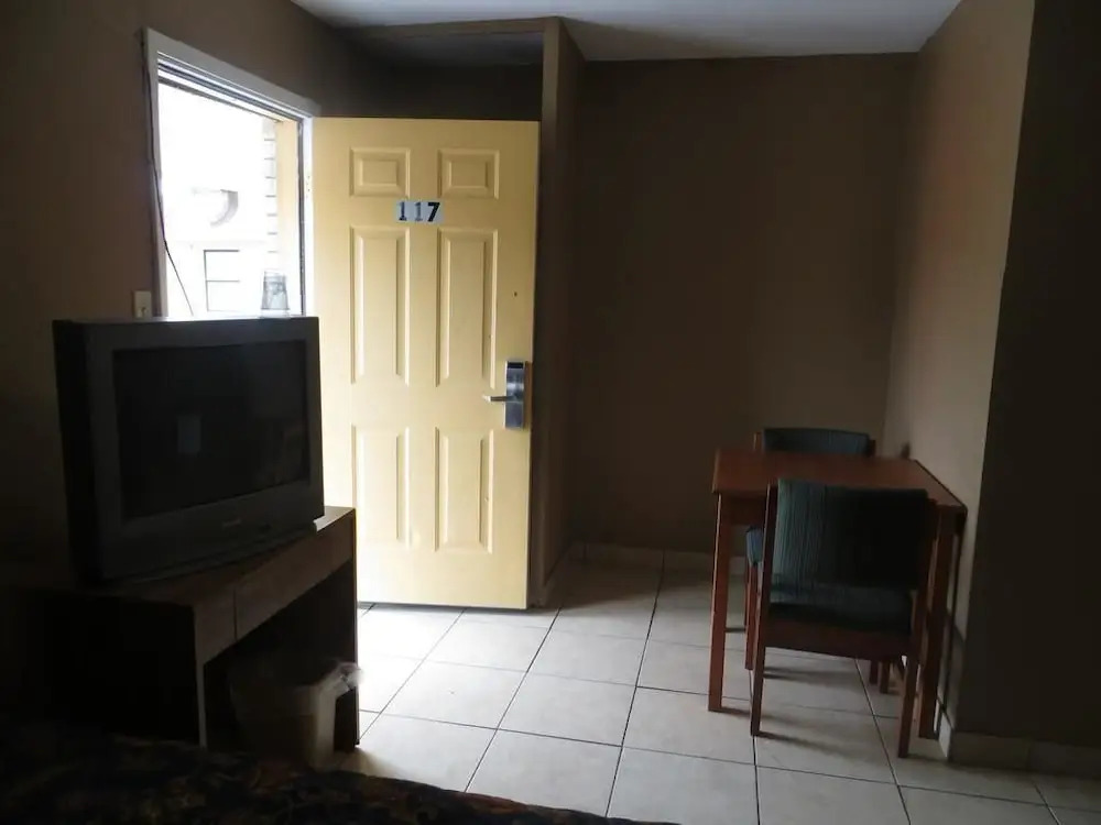 Travel Inn & Suites