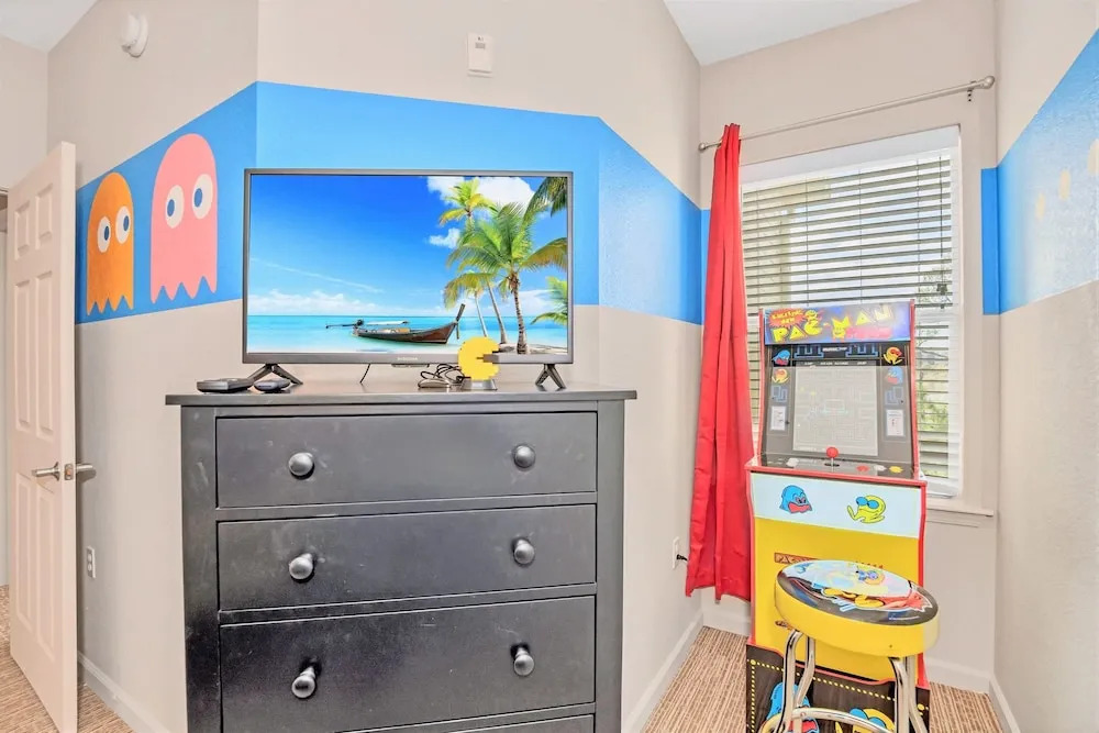 Upstay Modern Condo w Pool10 Minutes to Disney