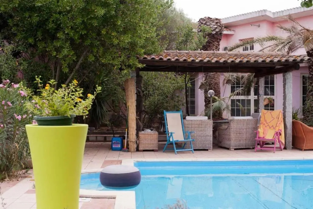 Relax house with swimming pool and a big garden