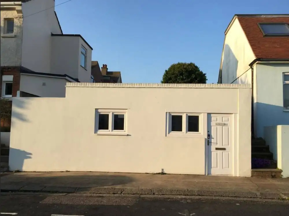 Spacious Studio Apartment in Brighton