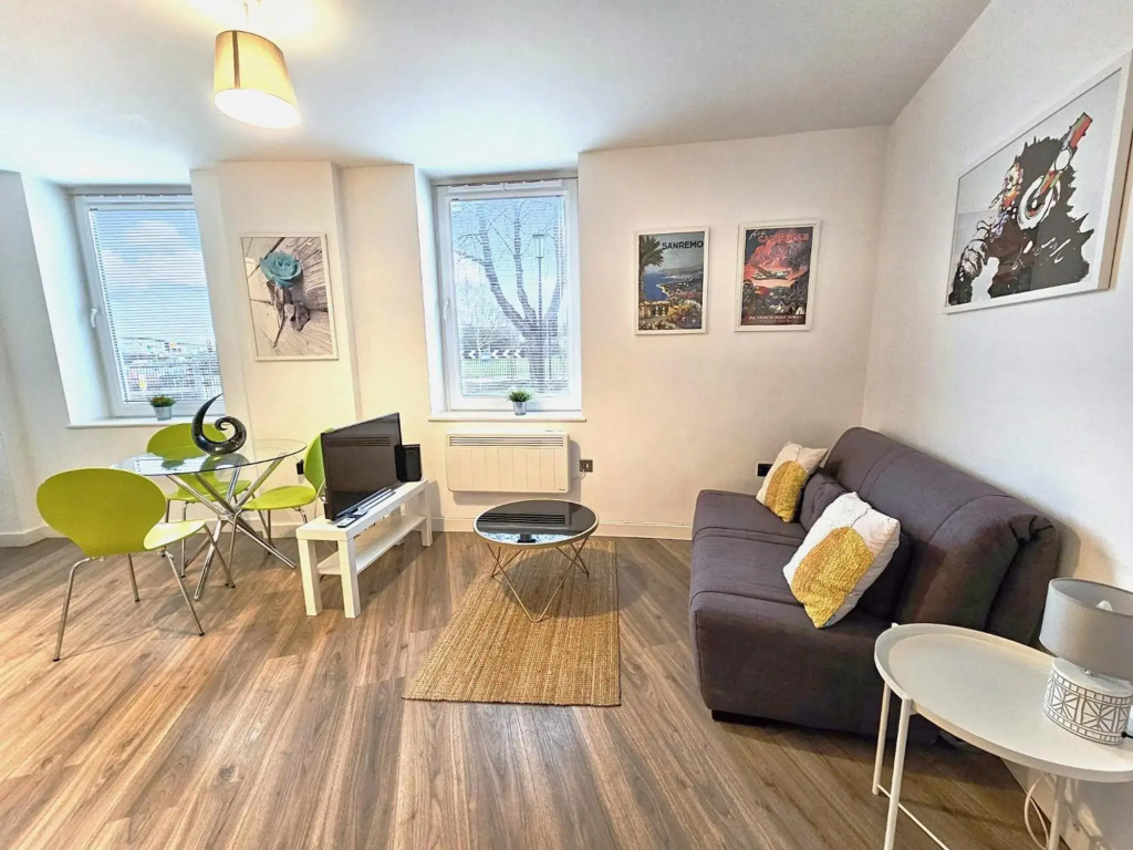 Beautiful 1 bedroom apartment at the iconic Post House Gloucester