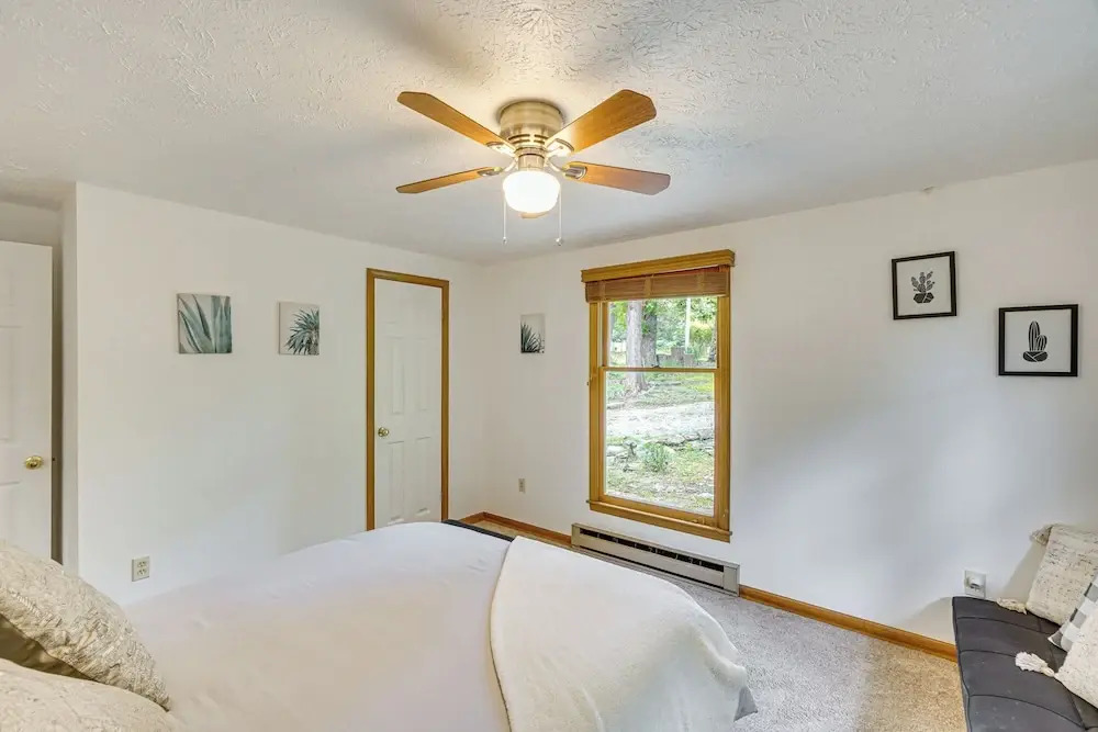 5 Mi to Harpers Ferry Nhp: Quiet Home w/ Deck