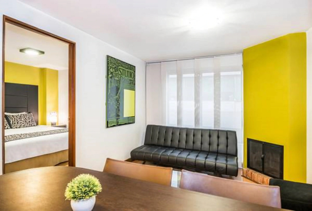Lloyds Apartasuites Parque 93