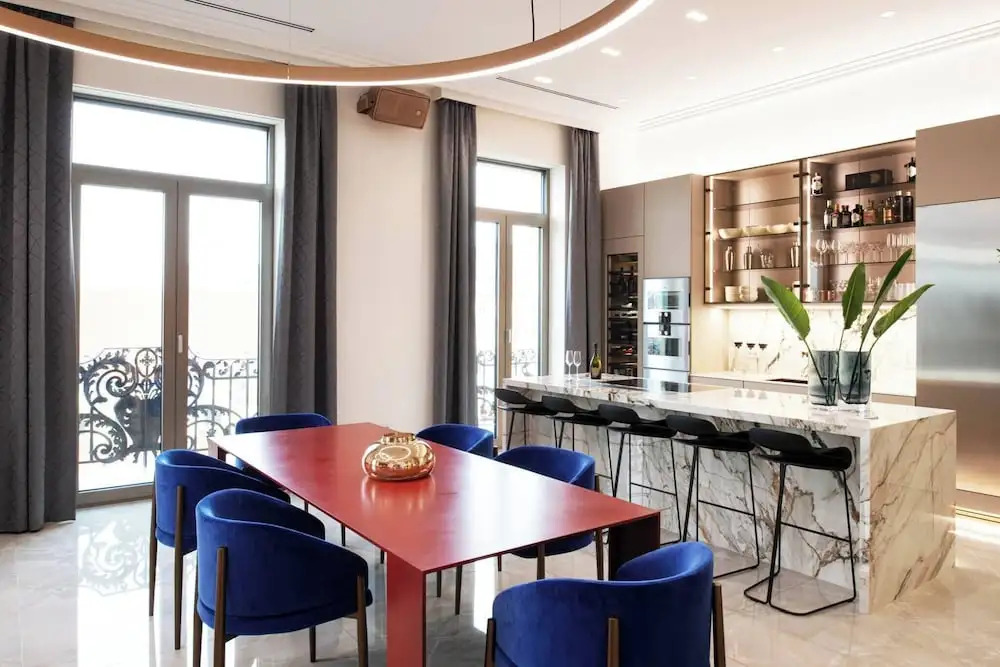 Luxury Penthouse In Downtown