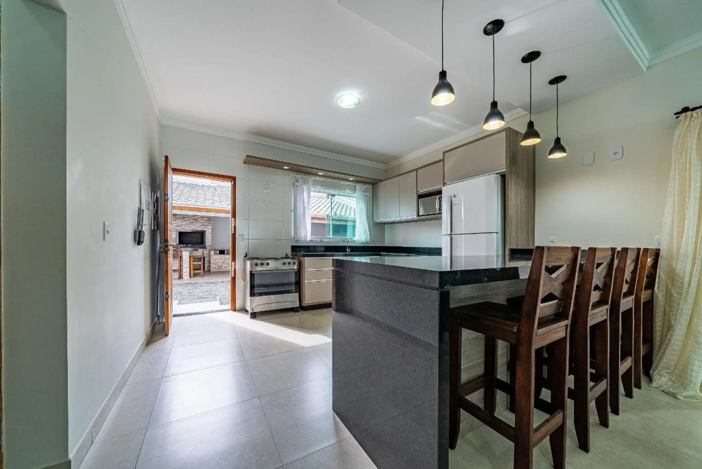 125 - Excelente Casa com 03 quartos em Mariscal