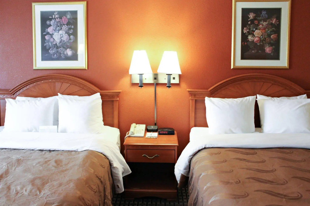 Quality Inn & Suites Cincinnati Sharonville
