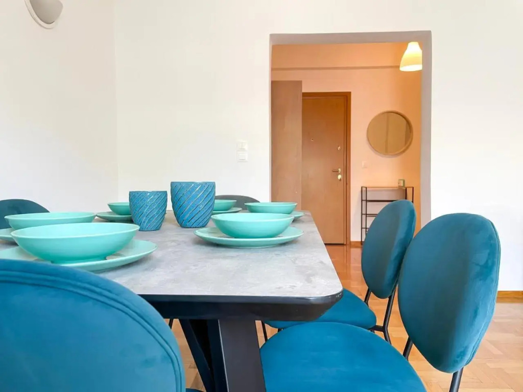 Aristotelous Sunny 118sqm apt in Viktoria