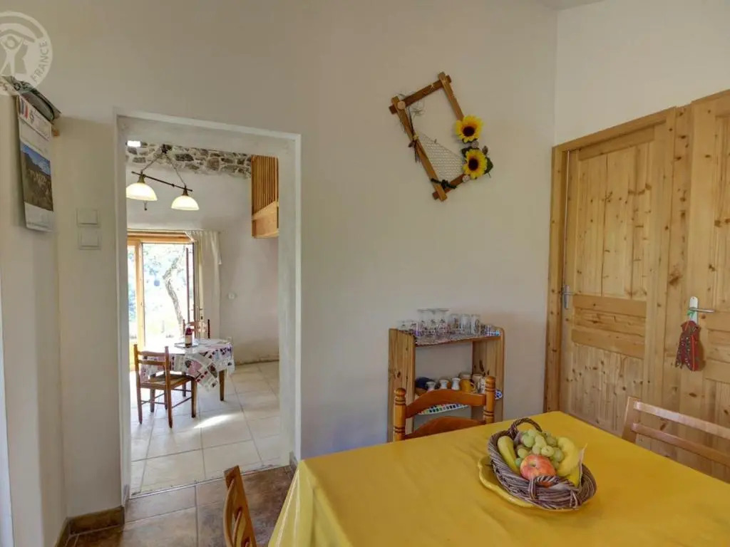 Gîte Saint-Marcel-de-Félines, 1 pièce, 2 personnes - FR-1-496-173