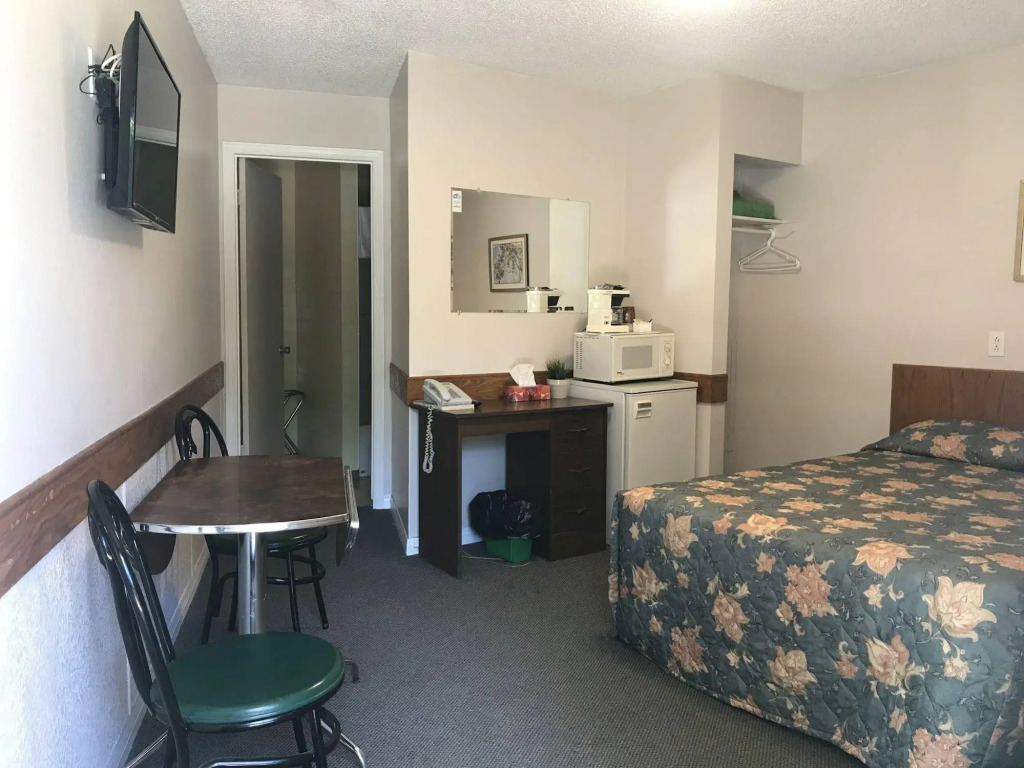 Yellow Quill Motel