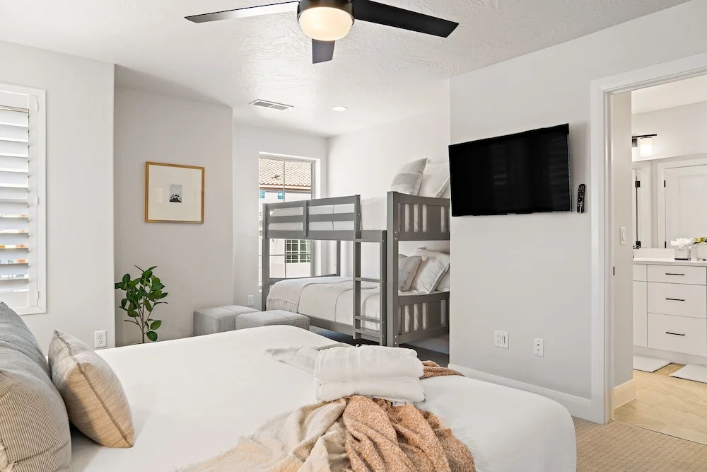 Zions Base Camp 4 Bedroom Townhouse by RedAwning