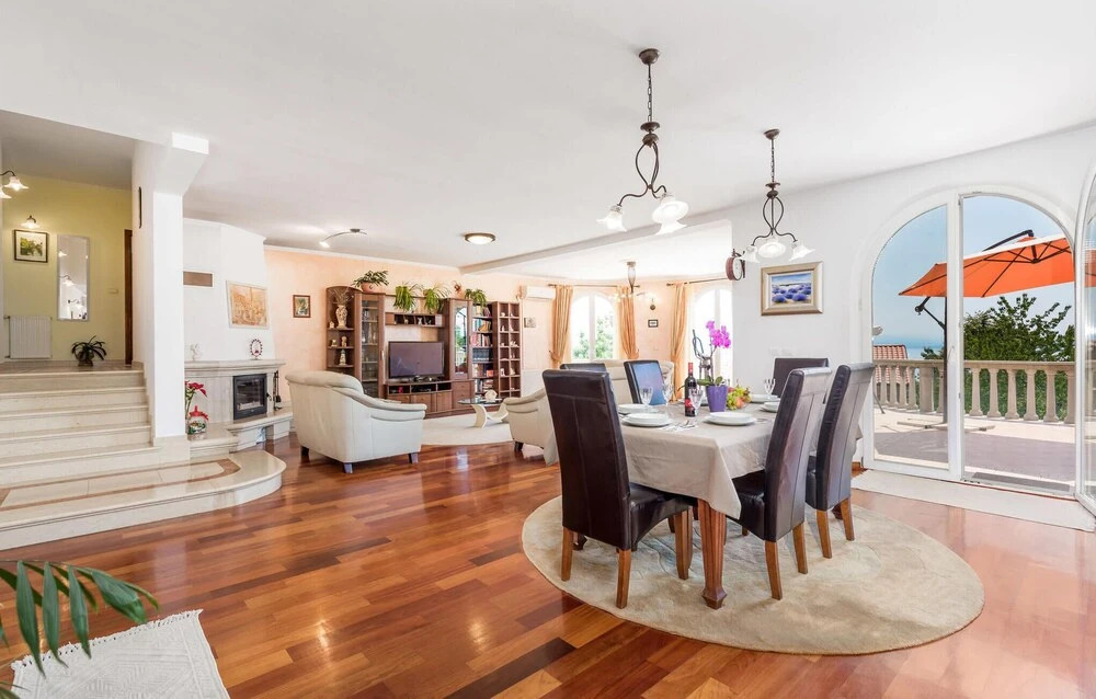 Awesome Home In Opric