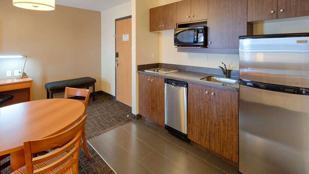 Best Western Thompson Hotel & Suites