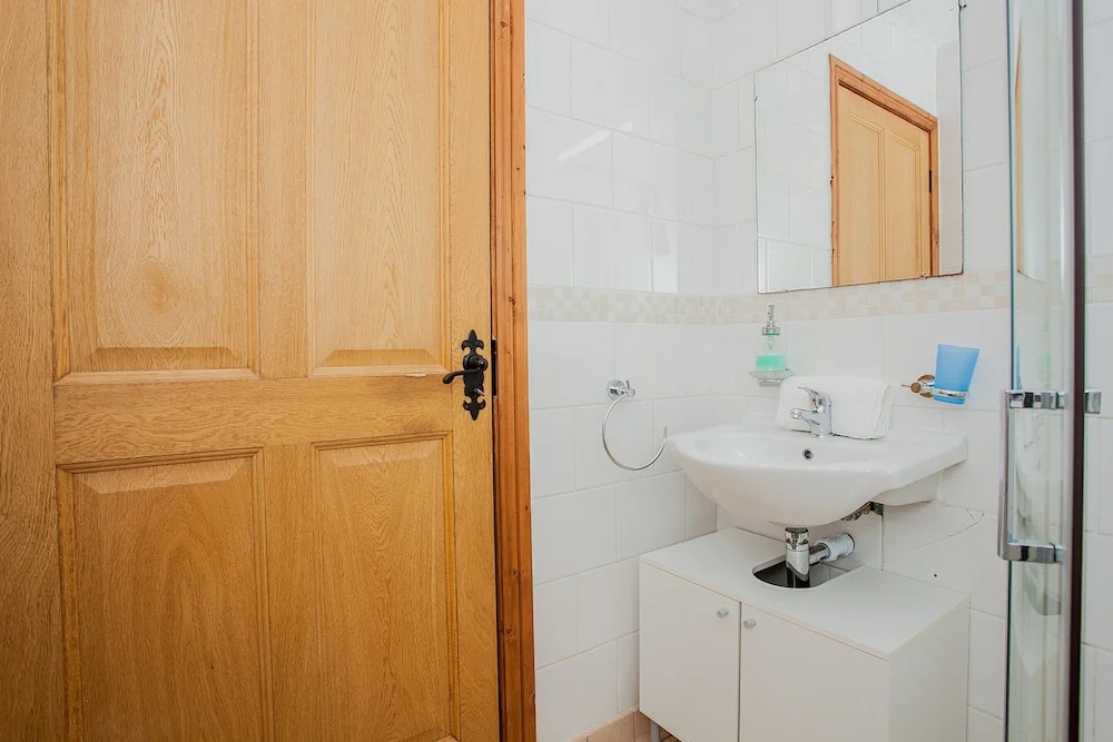 Central 3 Bedroom Townhouse Near O'Connell Street
