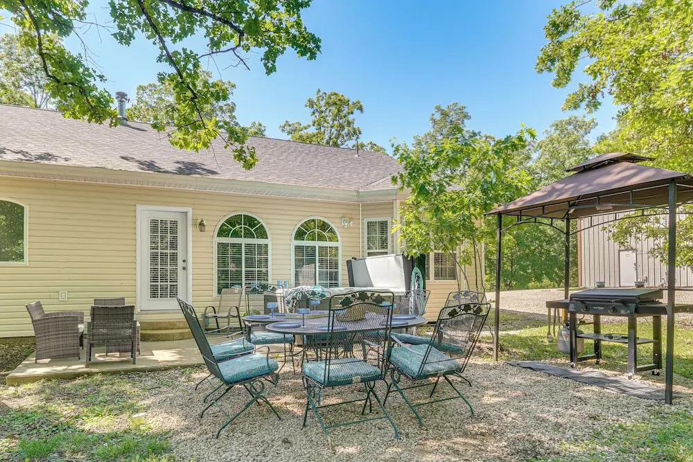 Hot Tub, Game Room! Ozarks Family Retreat By Lake
