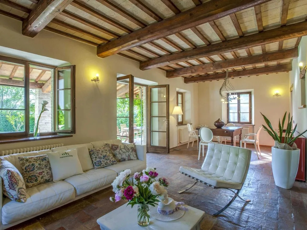 Marche Villa Close Culture