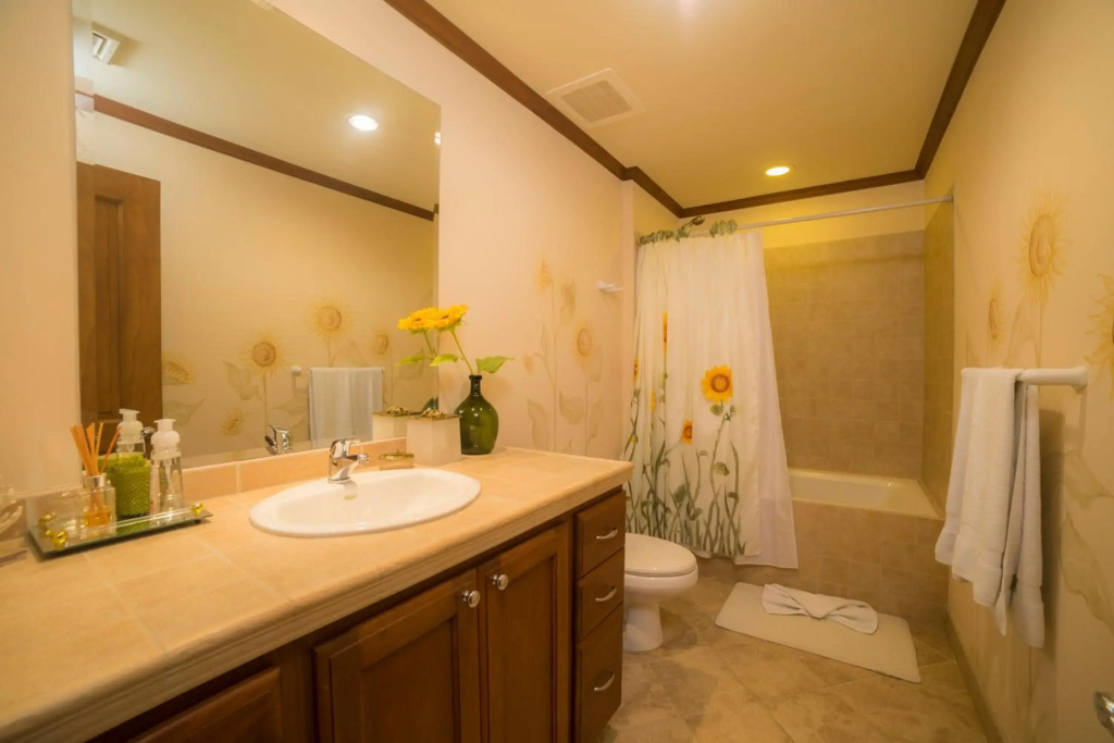 Nice ground floor 3 bedroom with golf view