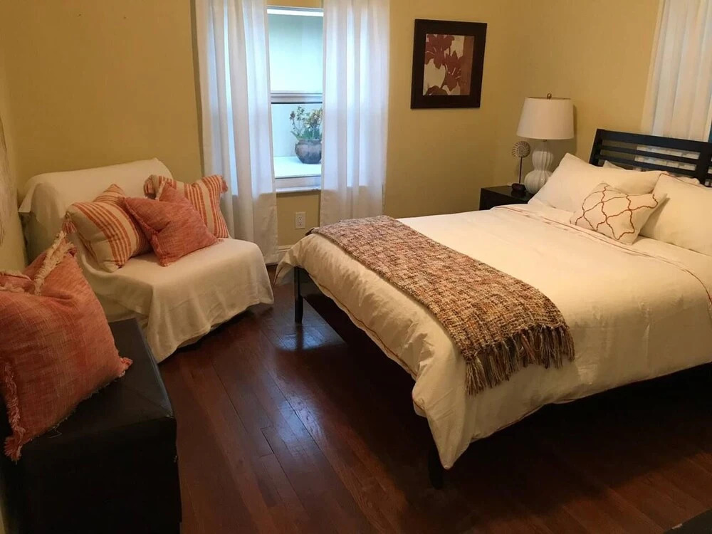 Beautiful Home Close To The Beach w Pool & Patio