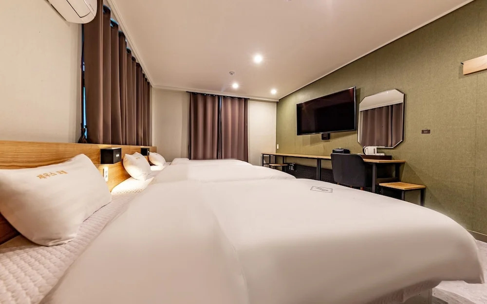 Zeus Motel