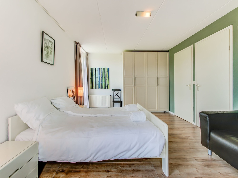 Lovely Holiday Home in Zeewolde With a Swimming Pool