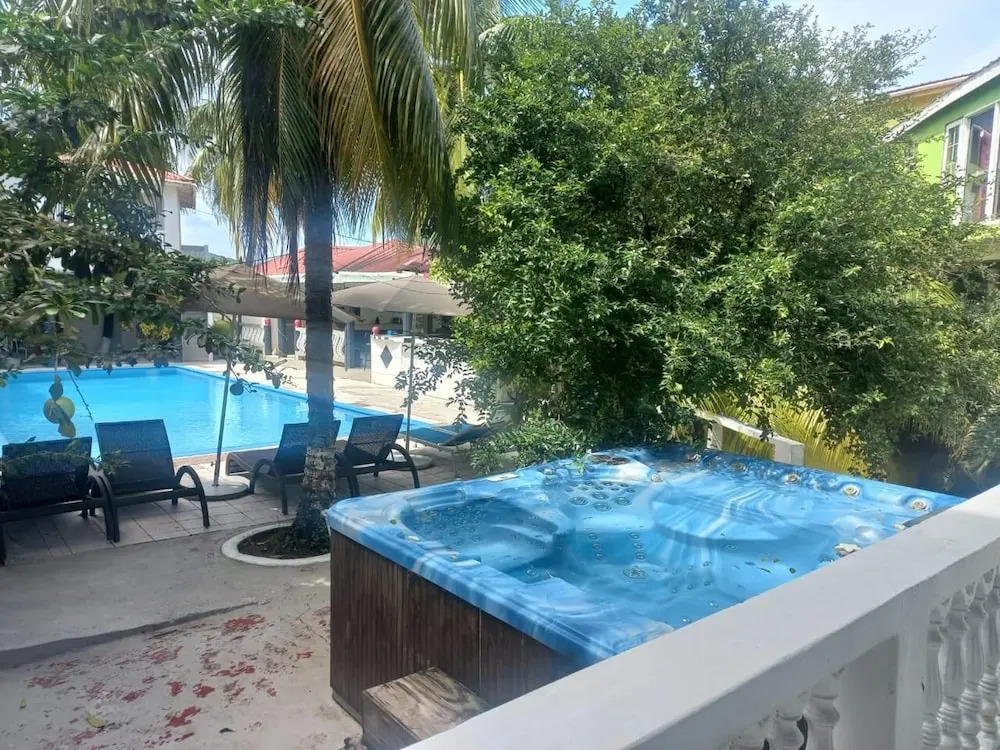 Bay Heights Escape Aparthotel