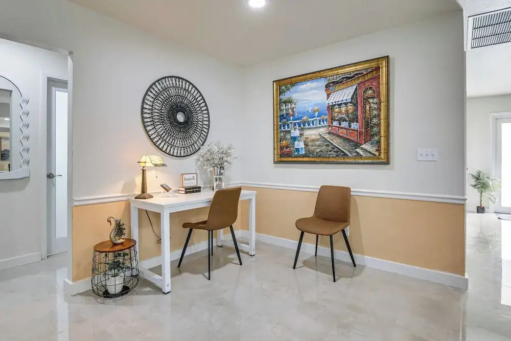 < 2 Mi to Marco Island Beach Access: Modern Oasis