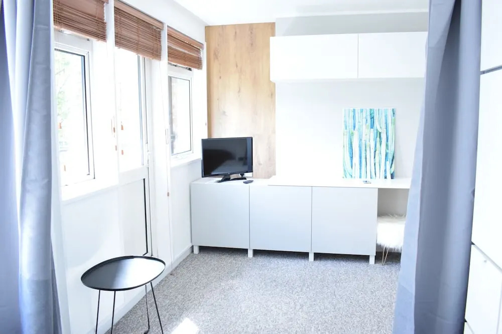 Shadwell 1 Bedroom Flat With Balcony