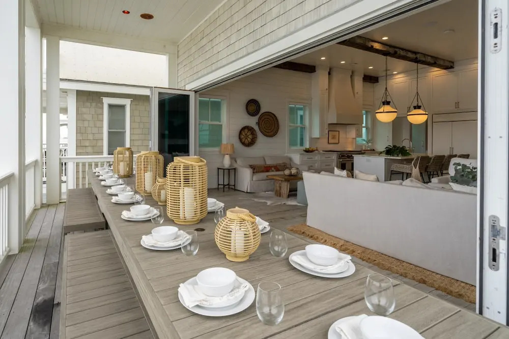 Marlin by Avantstay Beachfront Mansion w/ 10 Bdrs & Multiple Living Spaces & Kitchens!