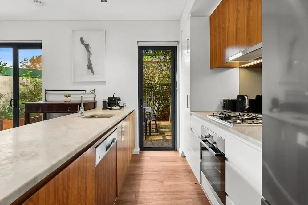 Spacious 2-bed Retreat With BBQ & Courtyard
