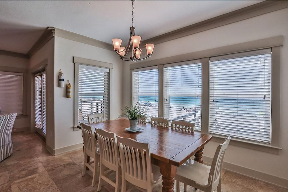 Las Olas 8 Bedroom Holiday Home by Five Star Properties