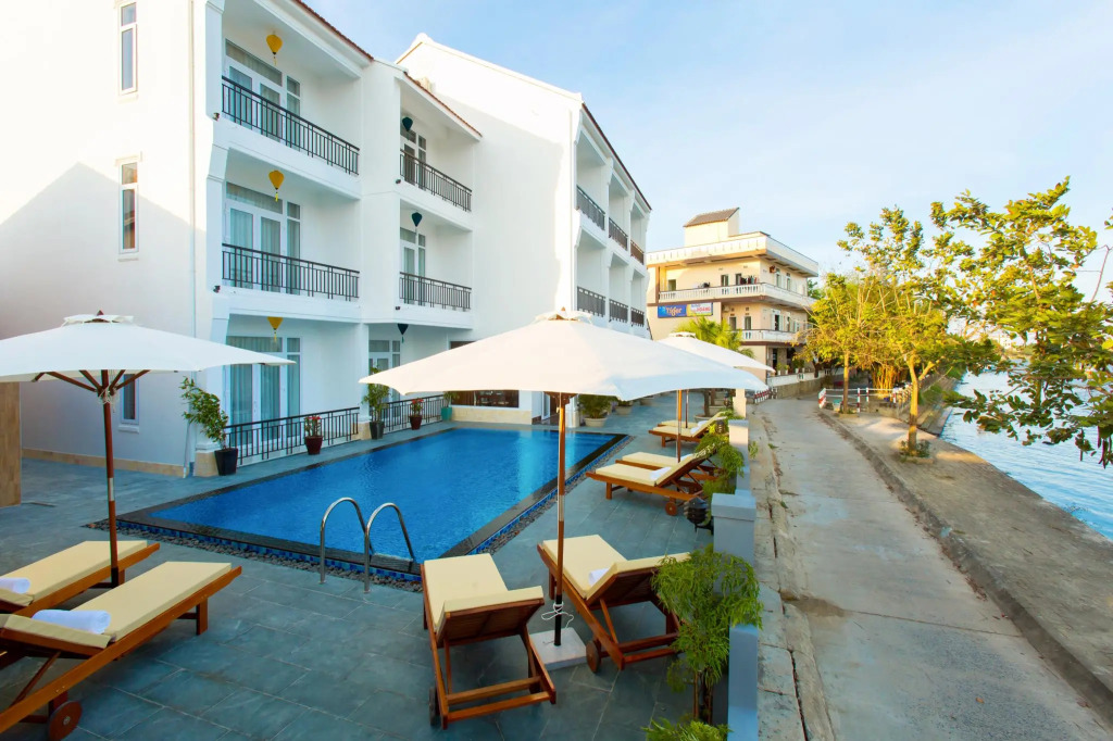 Riverside White House Boutique Hotel