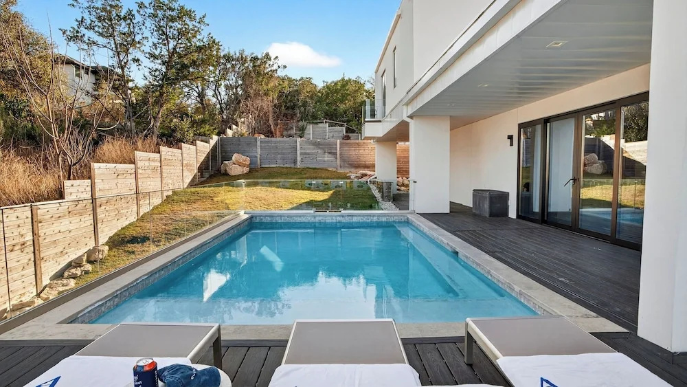 Hunters Estate by Avantstay Design-forward Hillside Home Private Pool + Firepit Close to Lake Travis + Downtown Austin
