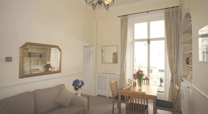 London Victoria Apartment - Brompton House