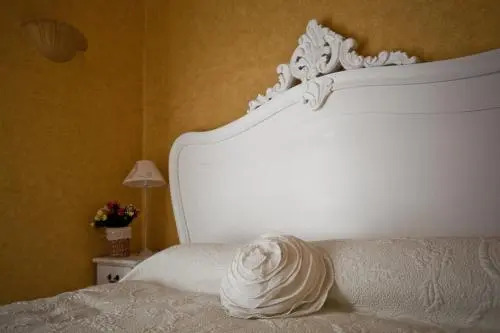 S. Faustino Rooms