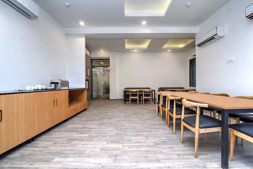 OYO Townhouse 044 Sector 14 Gurugram