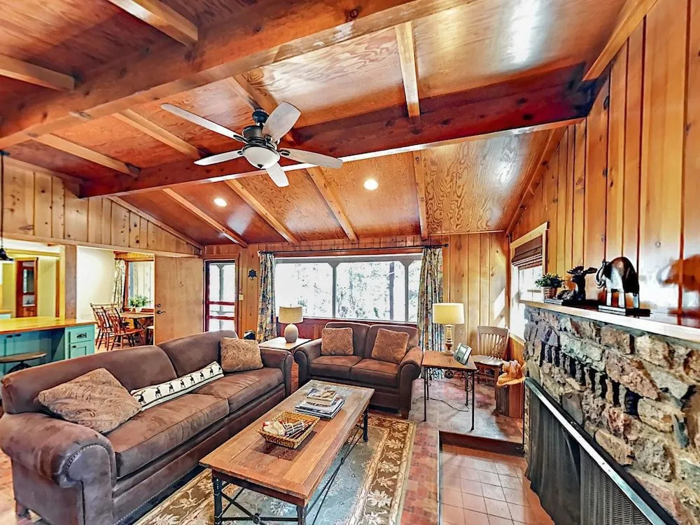 68 Alpine Home 4 Bedrooms 2 Bathrooms Home