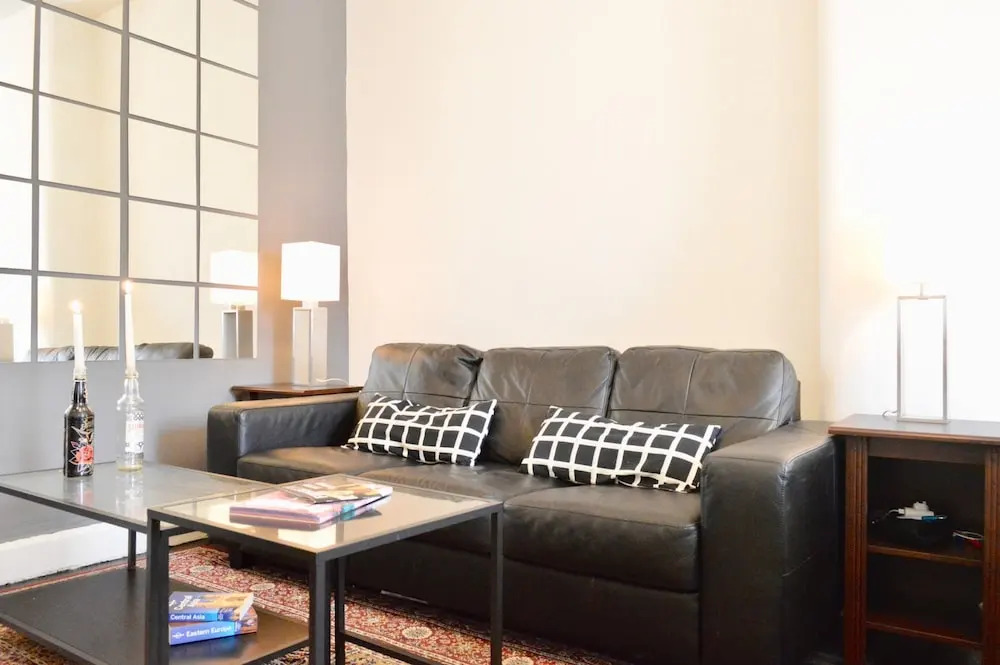 Modern Flat Near City Centre