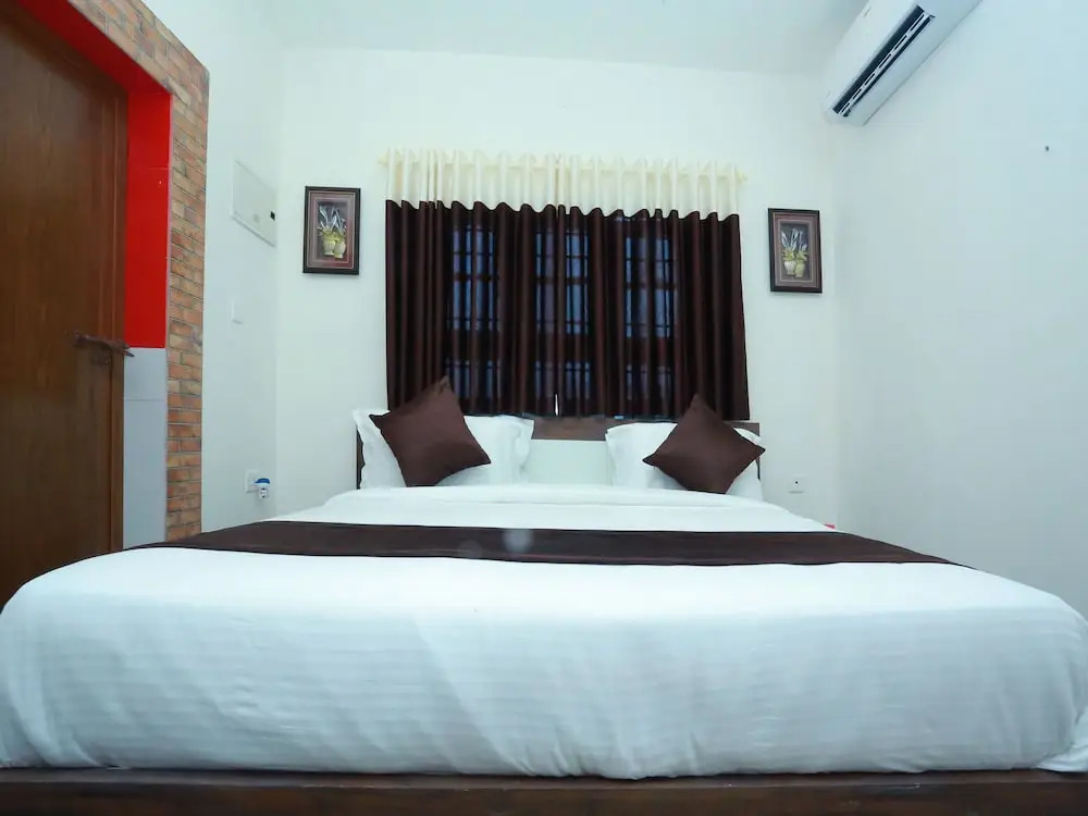 OYO 10278 Hotel Caprice Residency