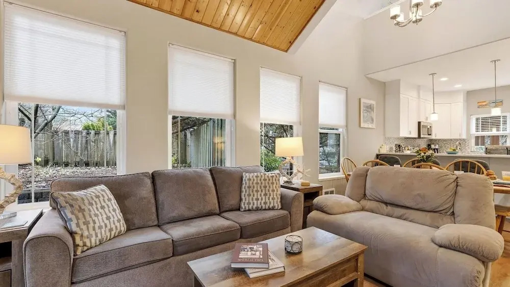 Tides & Timber by Avantstay Lakeside Retreat + Hot Tub + Kayaks + Paddleboard + Bikes Near Beach