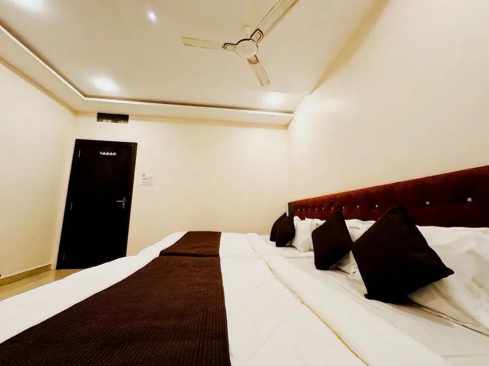Hotel Hariom Palace