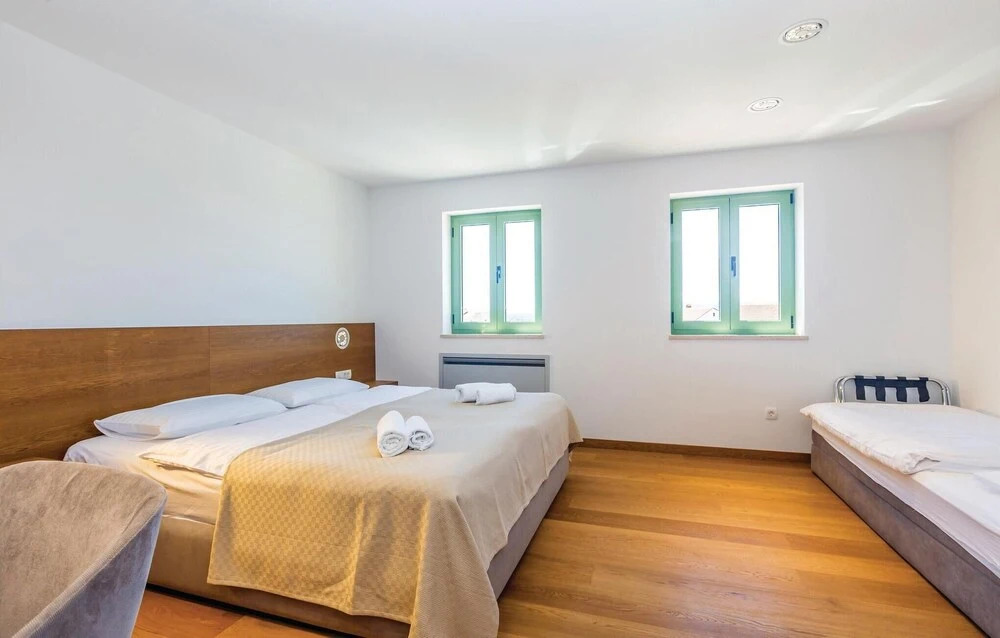 Beautiful Home In Malinska