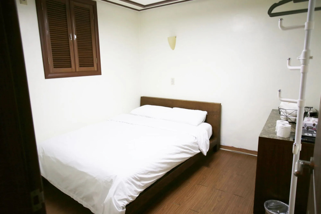 Sinchon Sisters Hostel