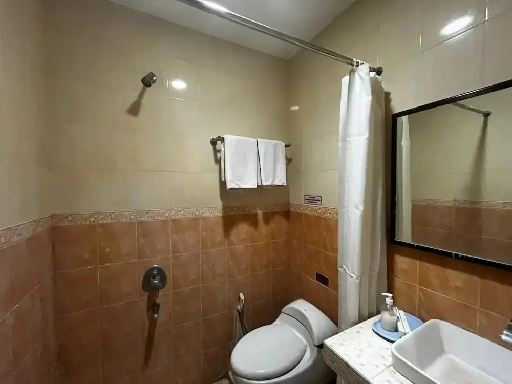 OYO 94442 Jebres Inn