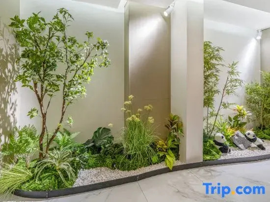 Kaibin Xiangju Hotel (Chengdu East Station Huaishudian Subway Station)