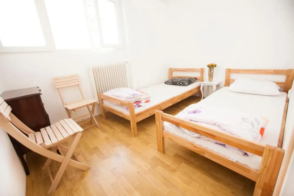 Hostel Jellostone