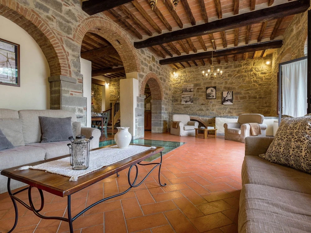 Spacious Cortona Villa